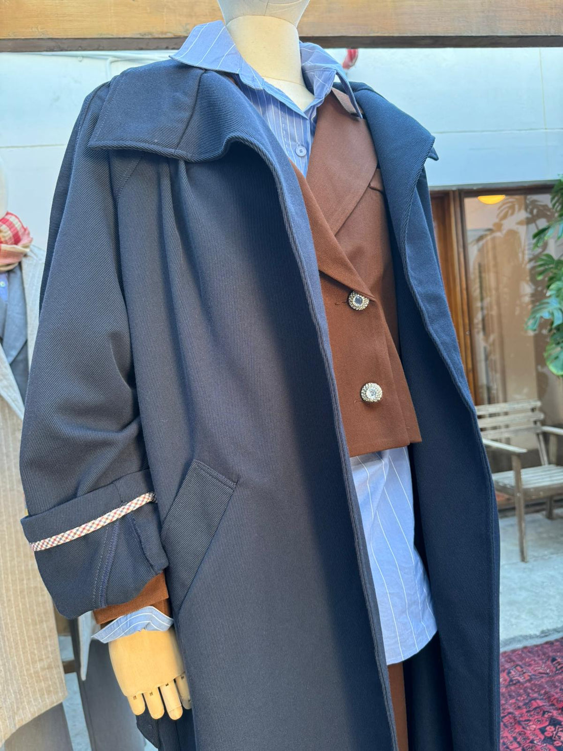 NAVEY BLUE LONG COAT 37 WD1898