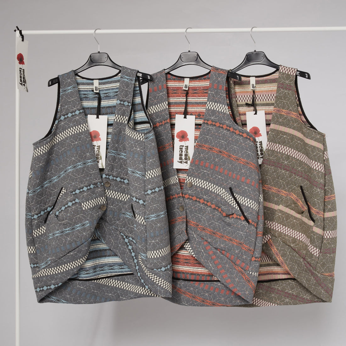 WOMEN GILET GRAY WITH ORANGE PATTERN - 124243