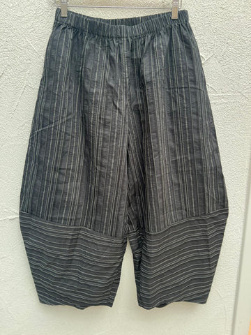 WOMEN'S TROUSERS - BLACK & WHITE - 250629