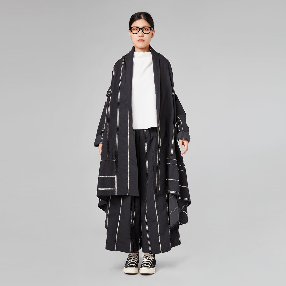 WOMEN COAT BLACK WITH WHITE LINES - 224228