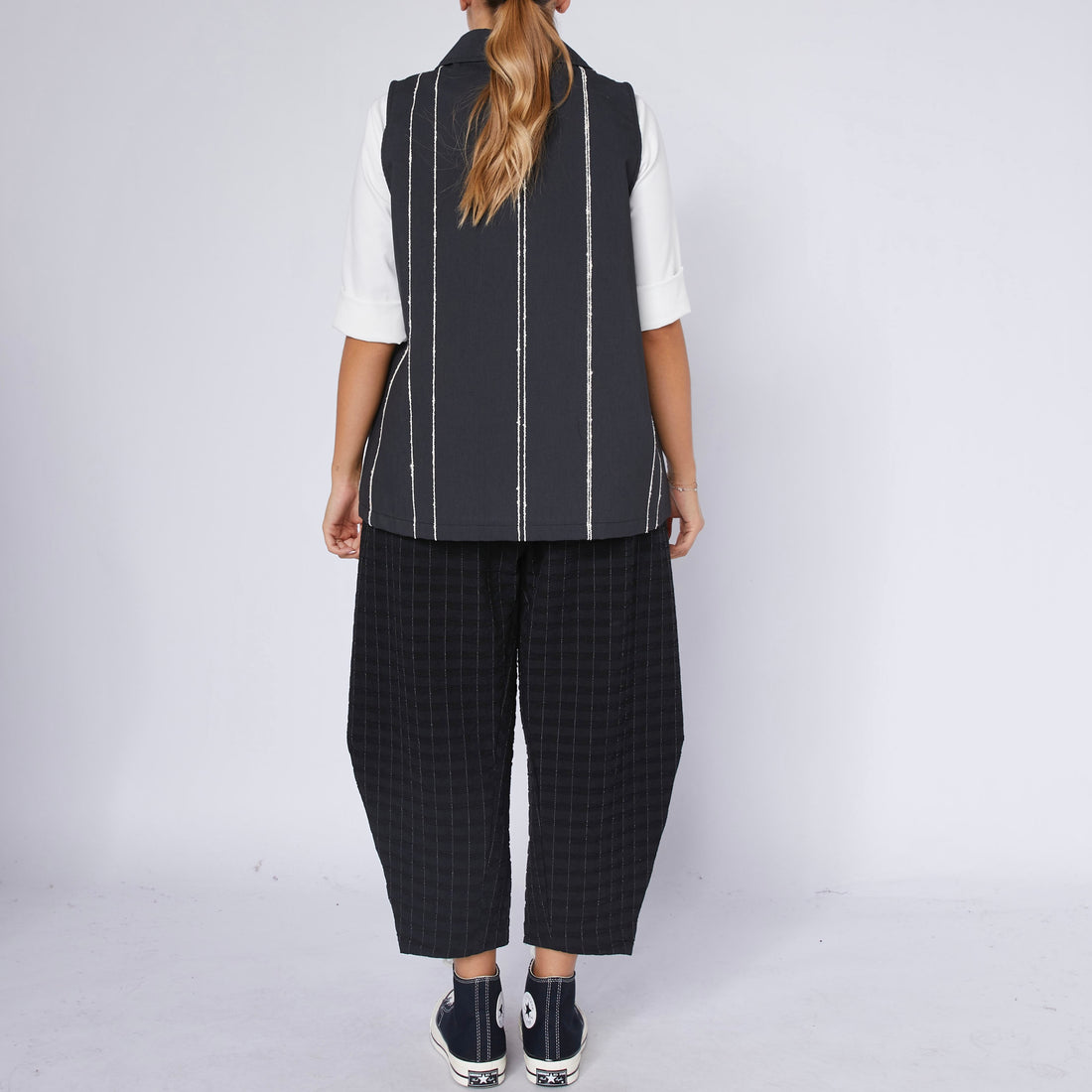 WOMEN VEST BLACK WITH WHITE LINES 224263