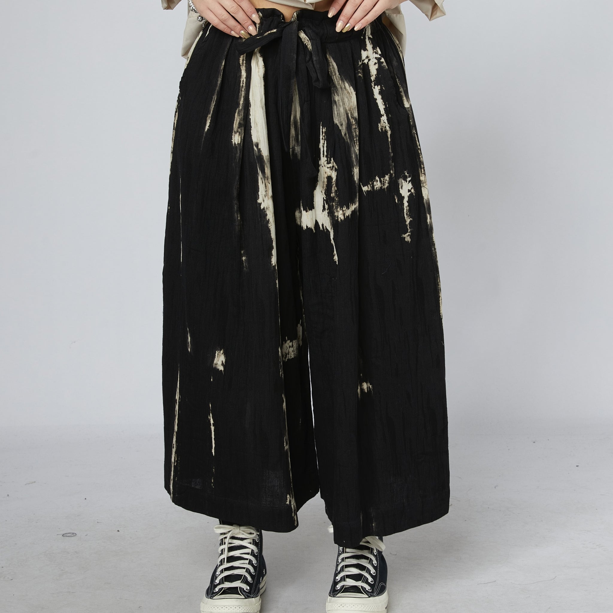 WOMAN TROUSERS - BLACK AND BEIGE PATTERNED FABRIC - 230195