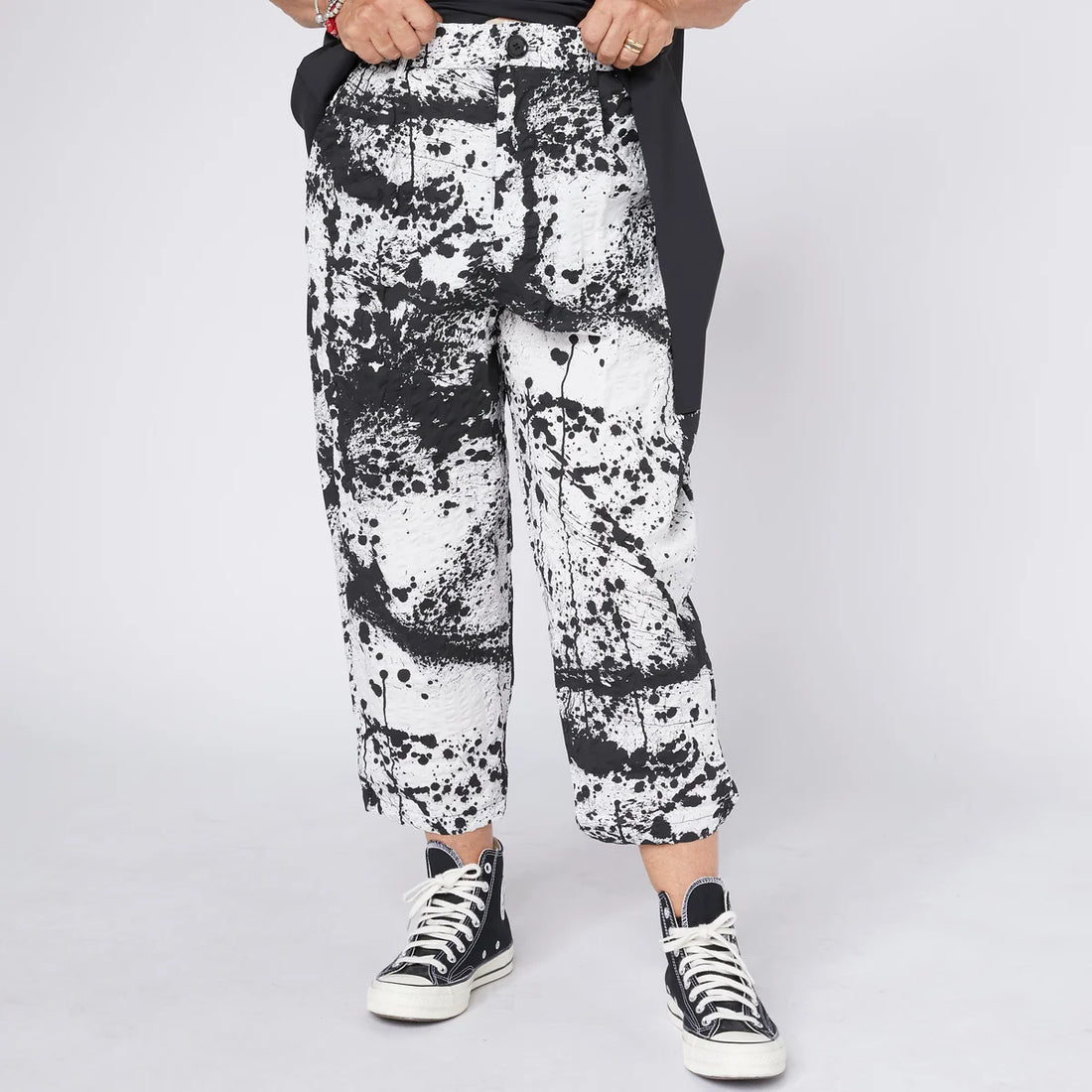 WOMAN TROUSERS - WHITE WITH BLACK SPLASHES - 250206