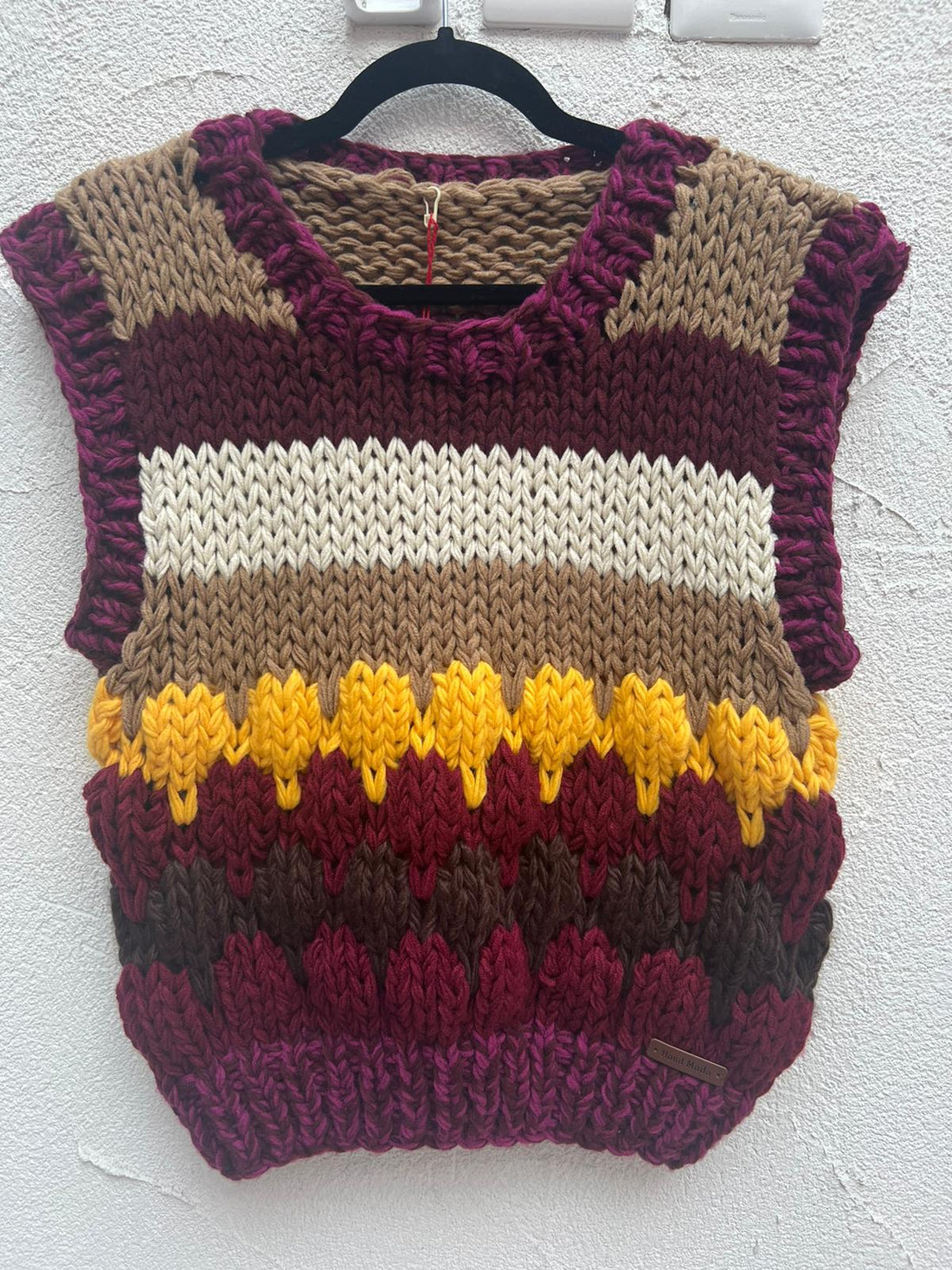 KNITTED VEST - MAROON - M102