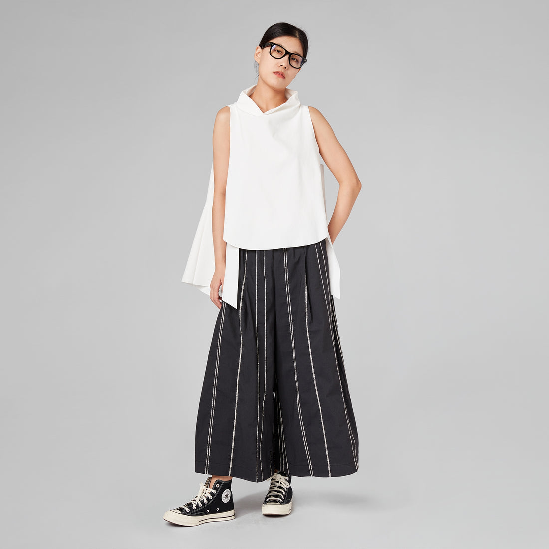 WOMAN TROUSERS BLACK WITH WHITE LINES - 824068