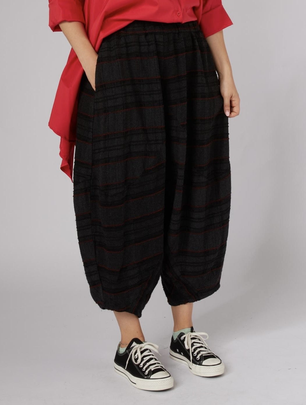 WOMEN TROUSERS BLACK WITH RED LINES - 824070