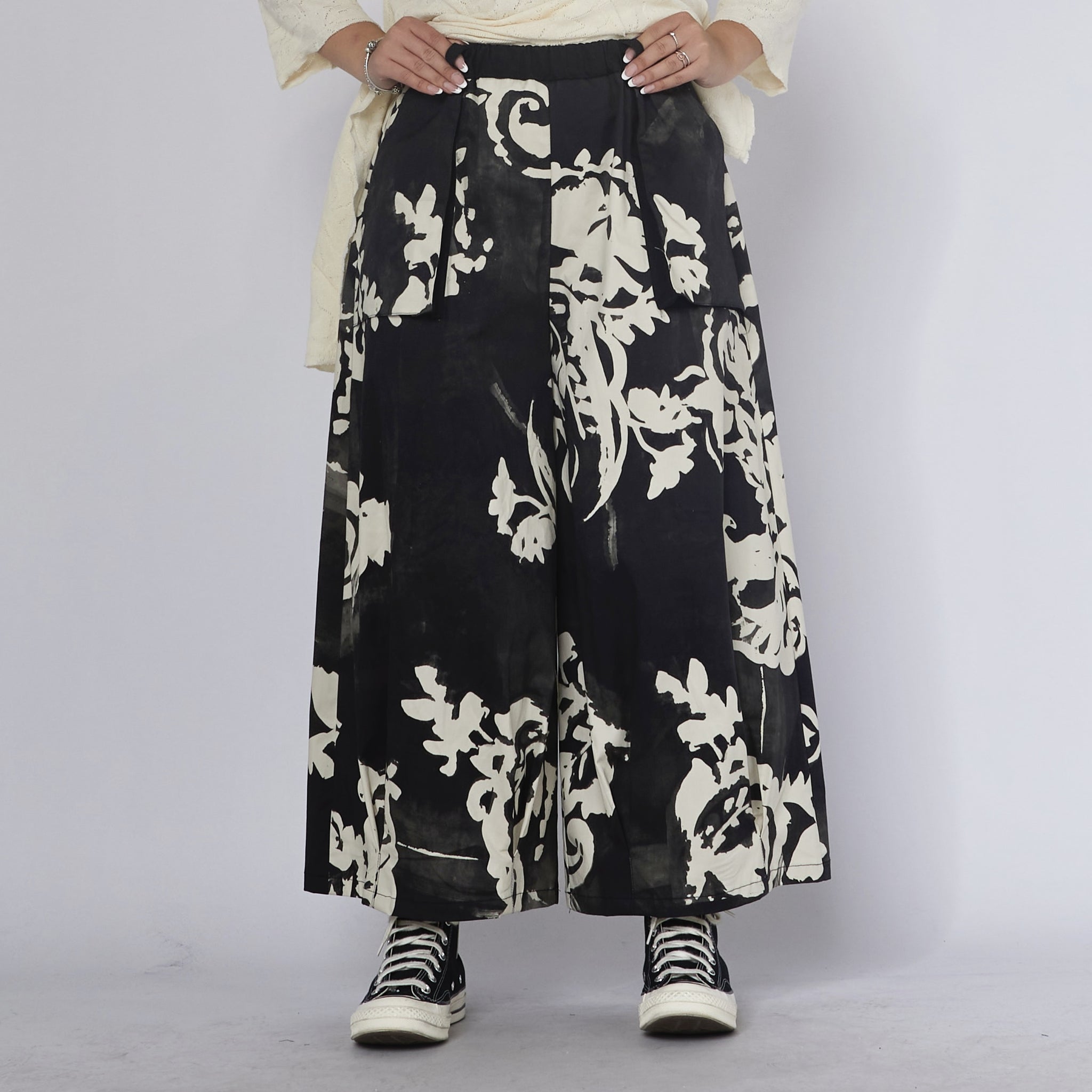 WOMAN TROUSERS - BLACK & WHITE - 825119