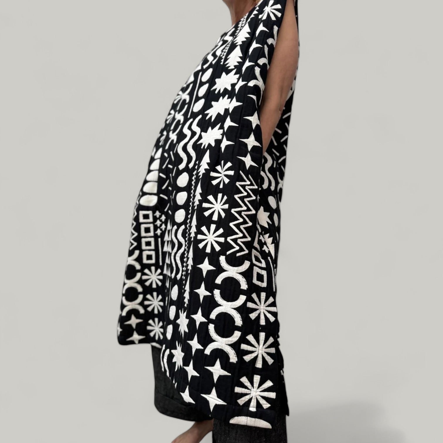 WOMEN DRESS BLACK & WHITE PATTERNED FABRIC - 123356