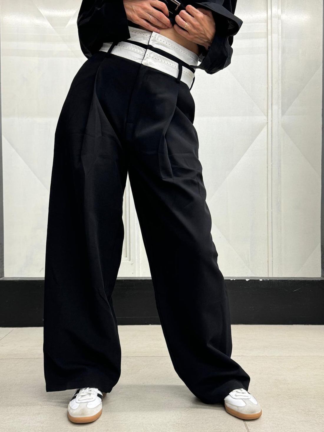 PANTALON - 
BLACK -  TROUSERS - 1099