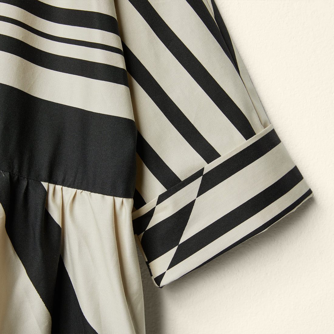 DRESS NI IRREGULAR STRIPED FABRIC - BEIGE - 124337