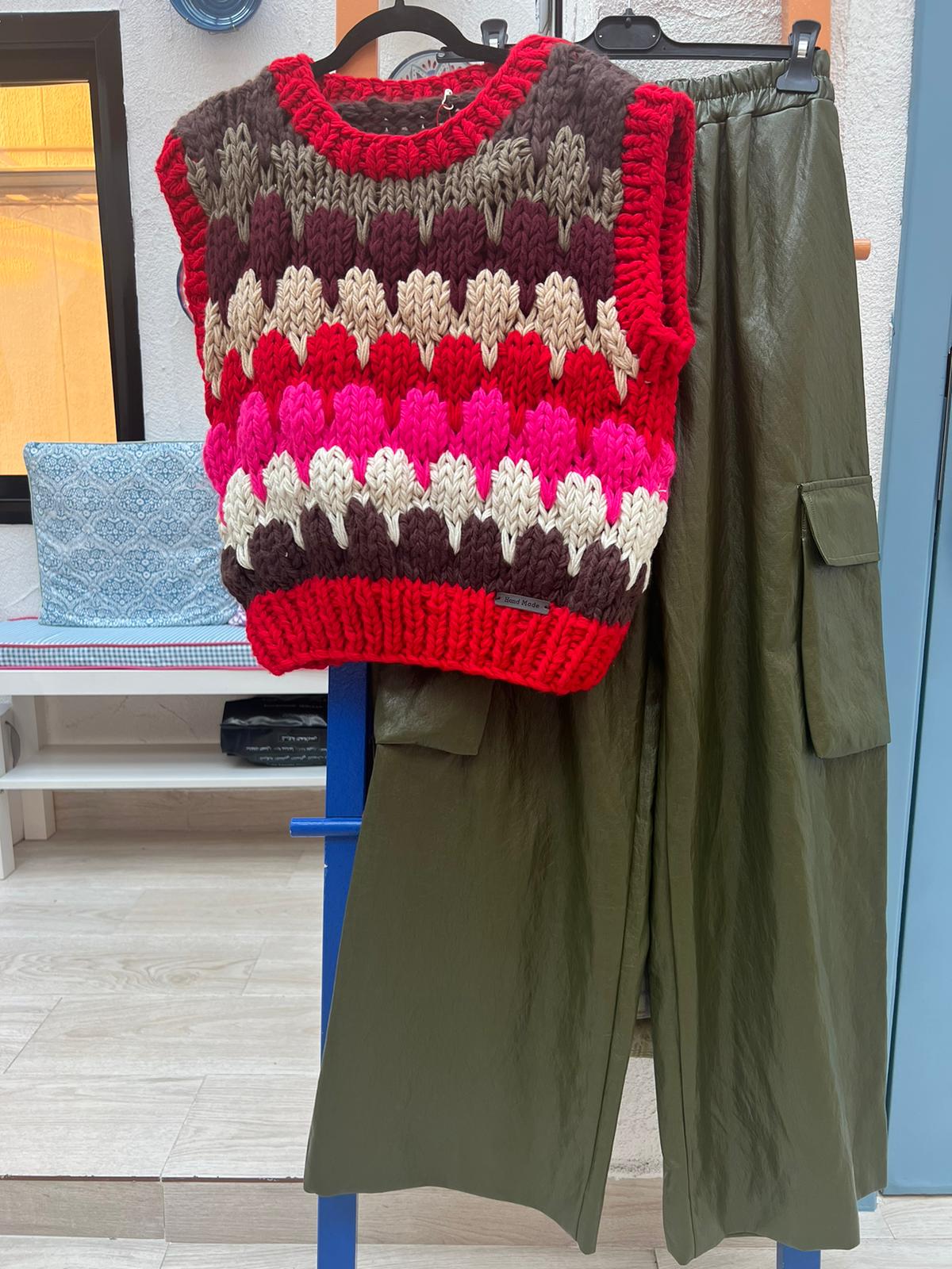 KNITTED VEST - RED - M101