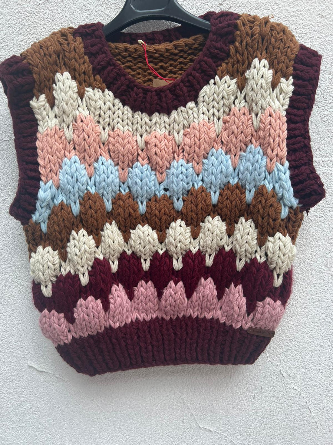 KNITTED VEST - MAROON - M101