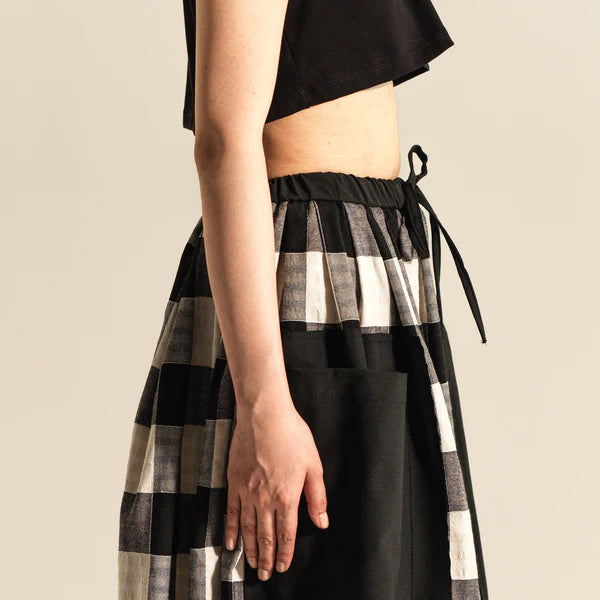 B/W CHECK SKIRT WITH BIG PATCH POCKETS -800101