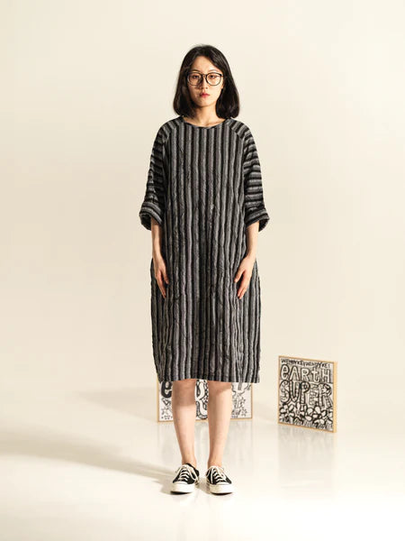 WRINKLED EFFECT STRIPED MIDI DRESS - 111093